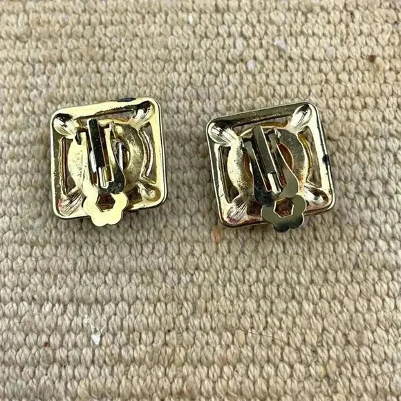 VTG Gold Tone Clip On Earrings Red Rhinestone Center Square - Picture 4 of 10